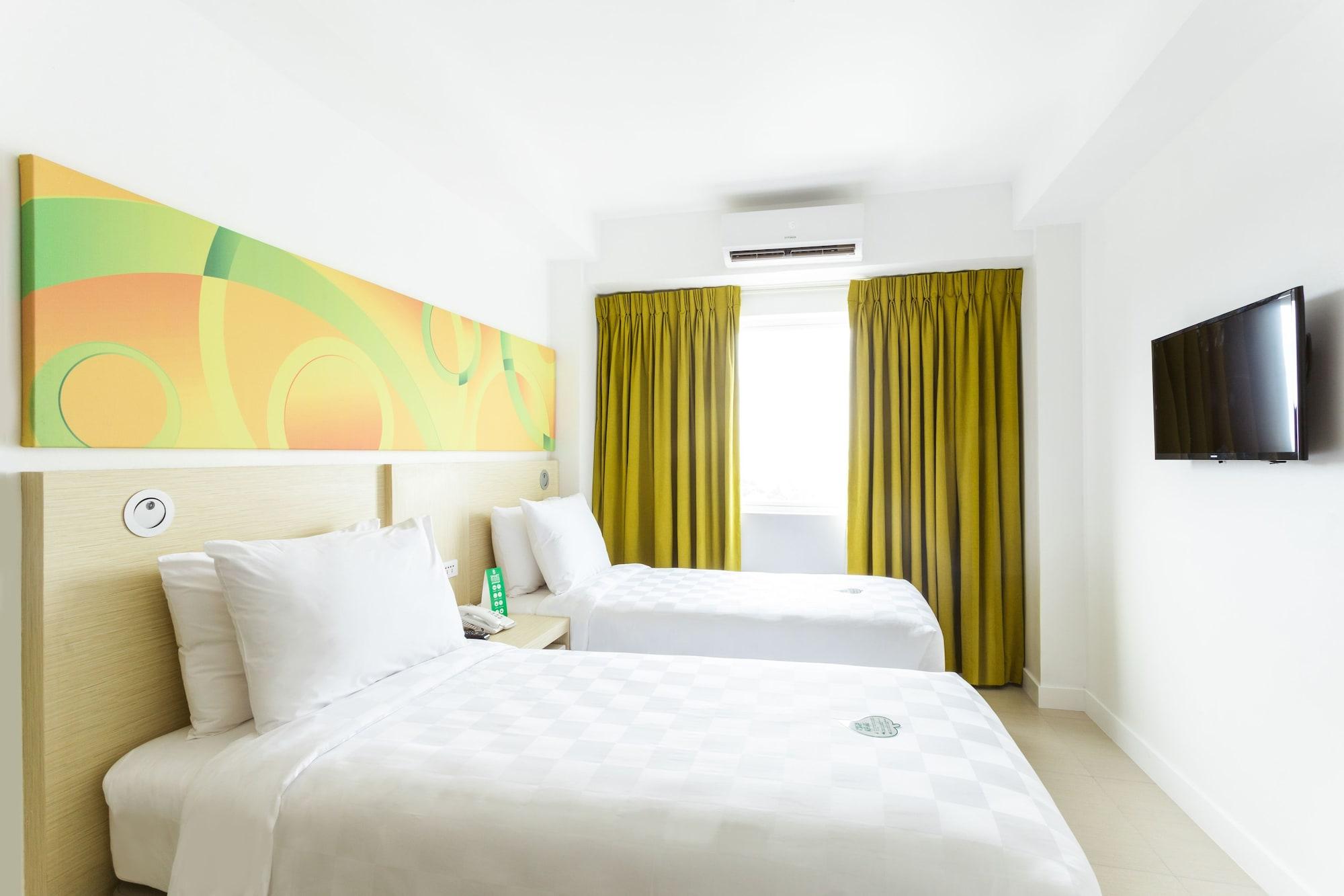 Go Hotels Timog Кесон-Сити Экстерьер фото