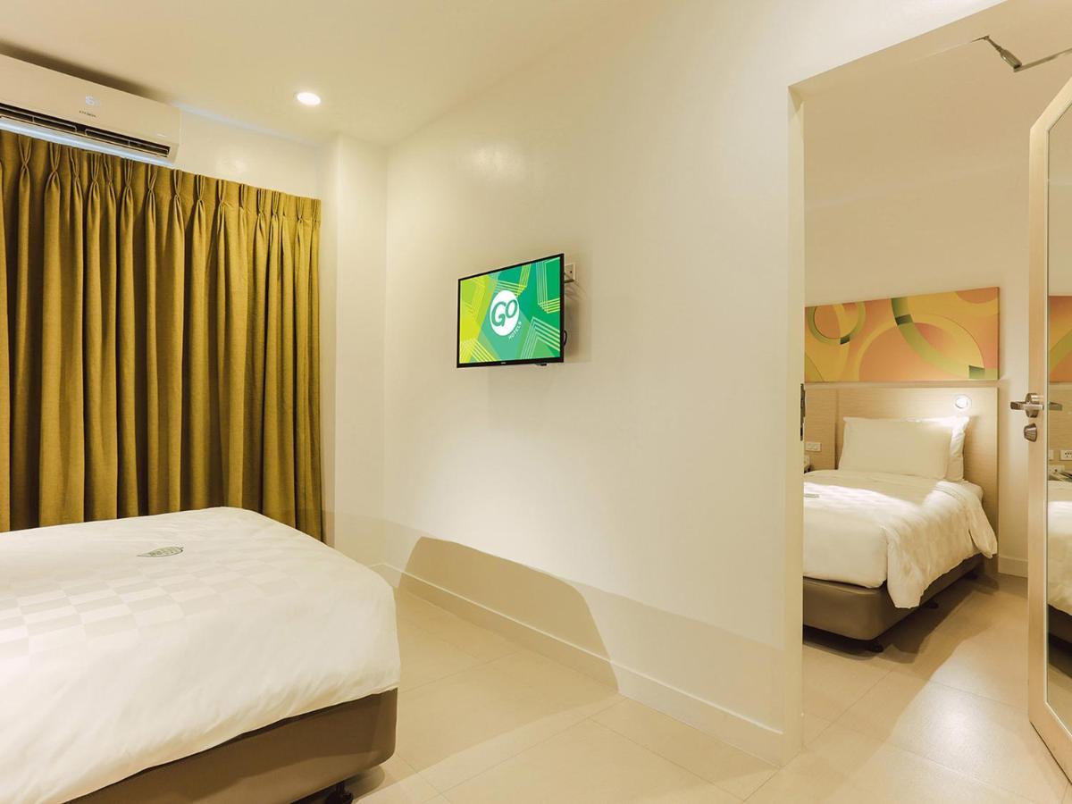 Go Hotels Timog Кесон-Сити Экстерьер фото