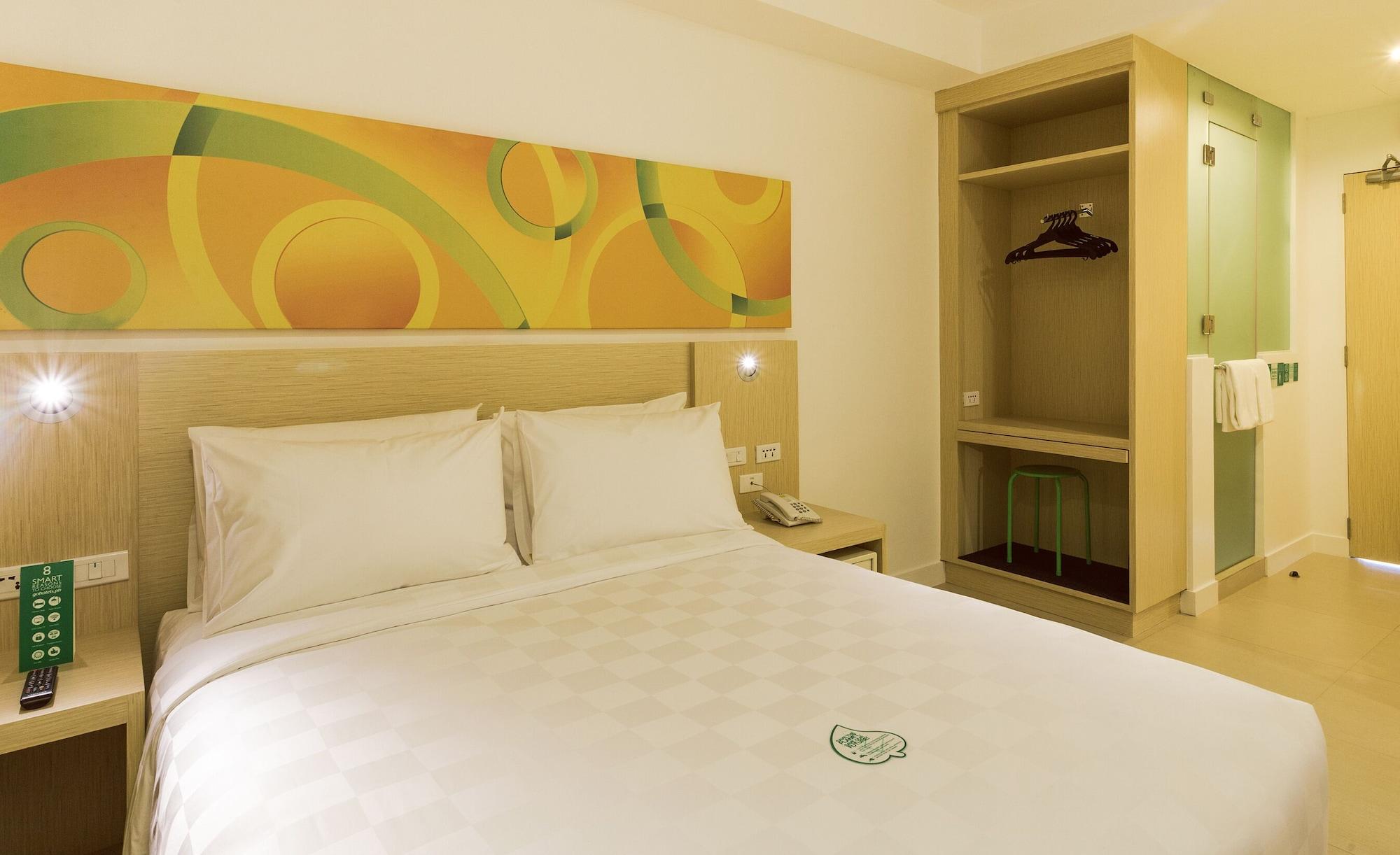 Go Hotels Timog Кесон-Сити Экстерьер фото