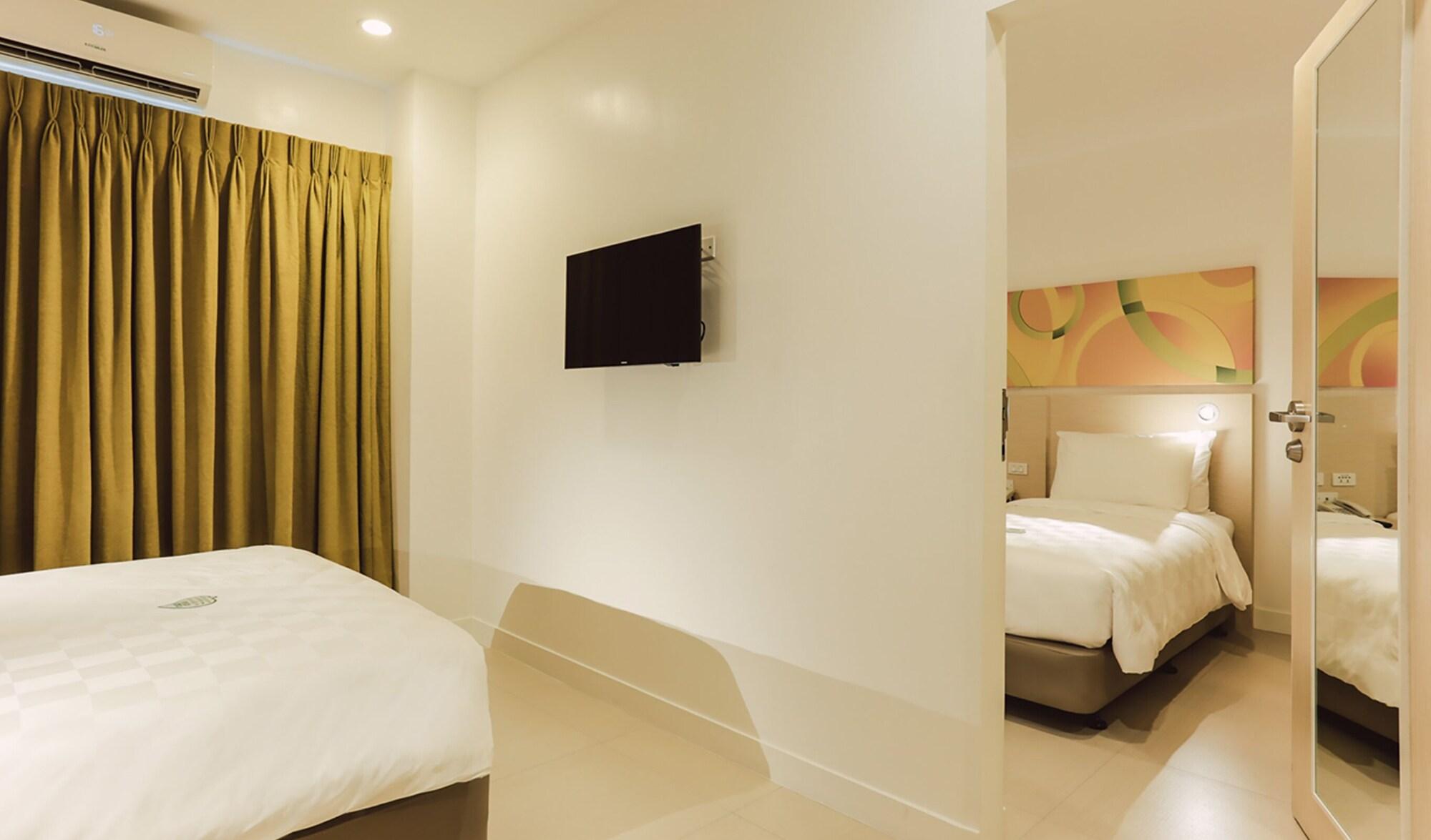 Go Hotels Timog Кесон-Сити Экстерьер фото