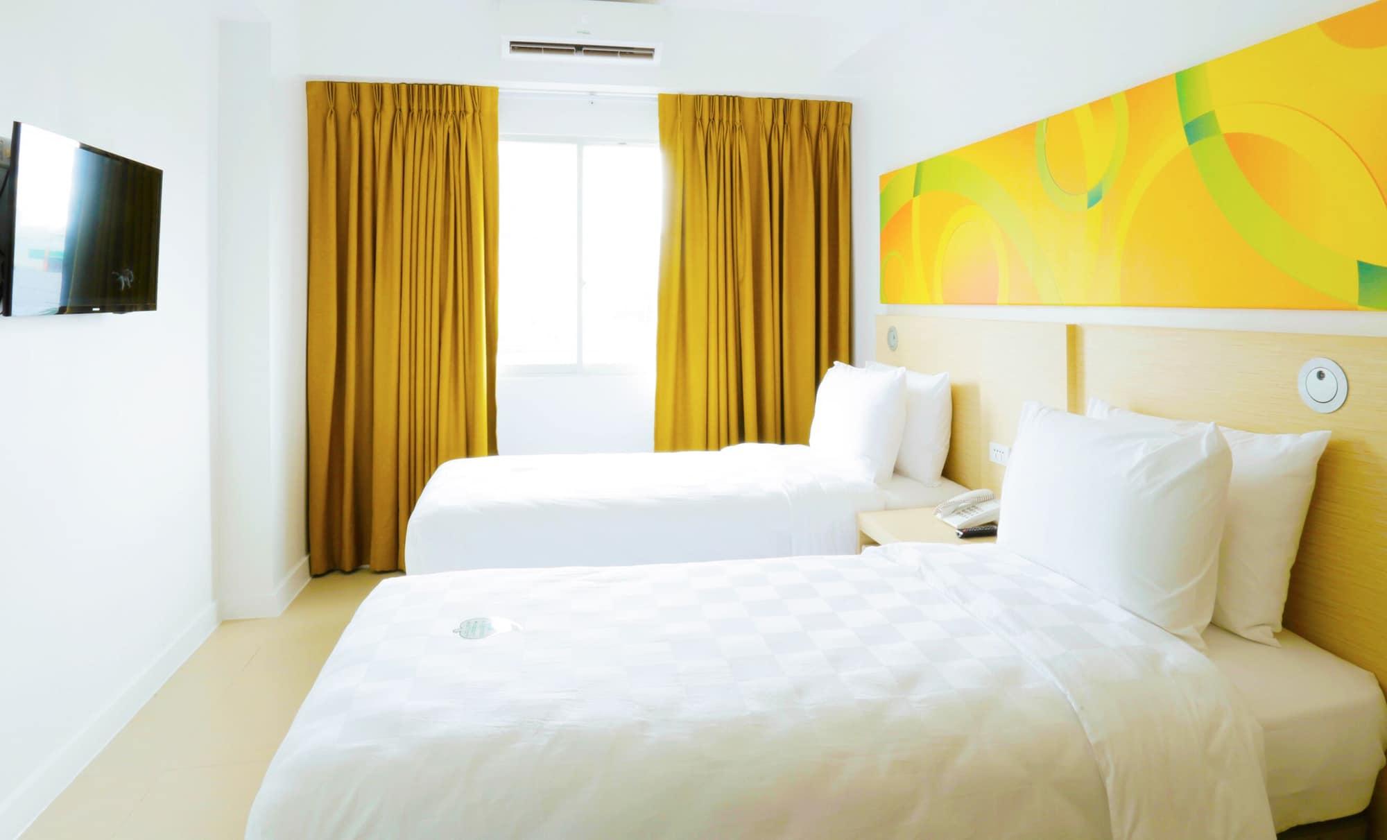 Go Hotels Timog Кесон-Сити Экстерьер фото