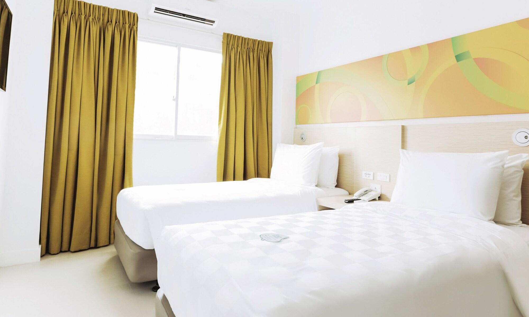 Go Hotels Timog Кесон-Сити Экстерьер фото