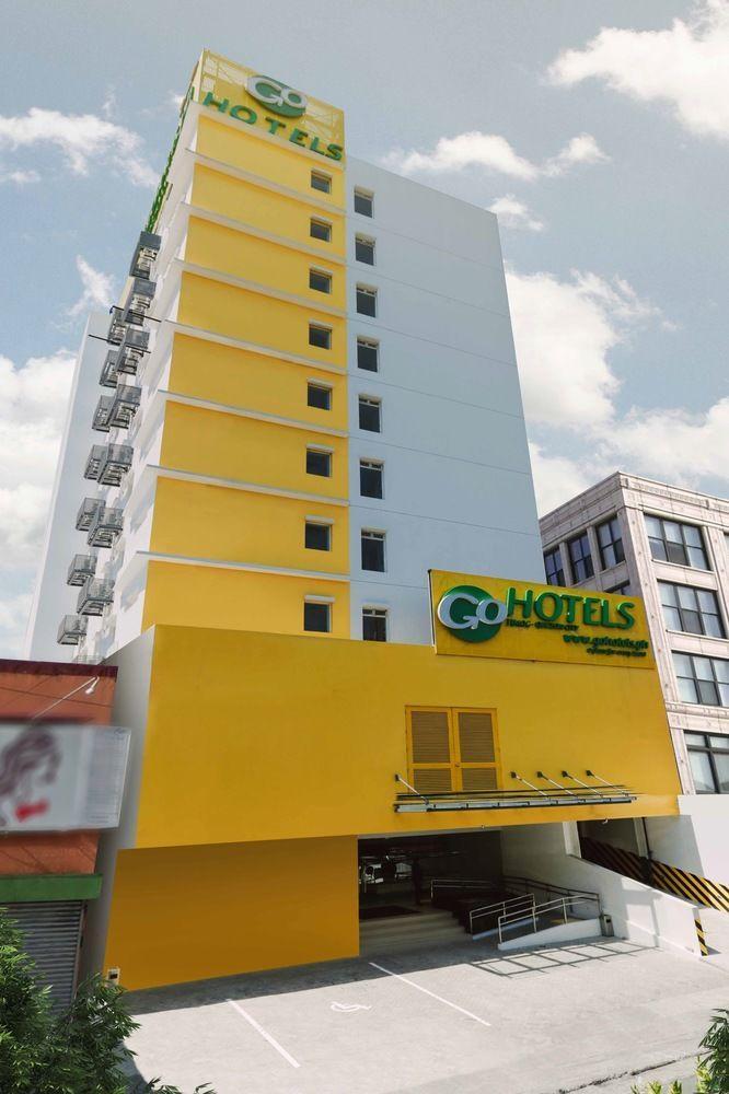 Go Hotels Timog Кесон-Сити Экстерьер фото