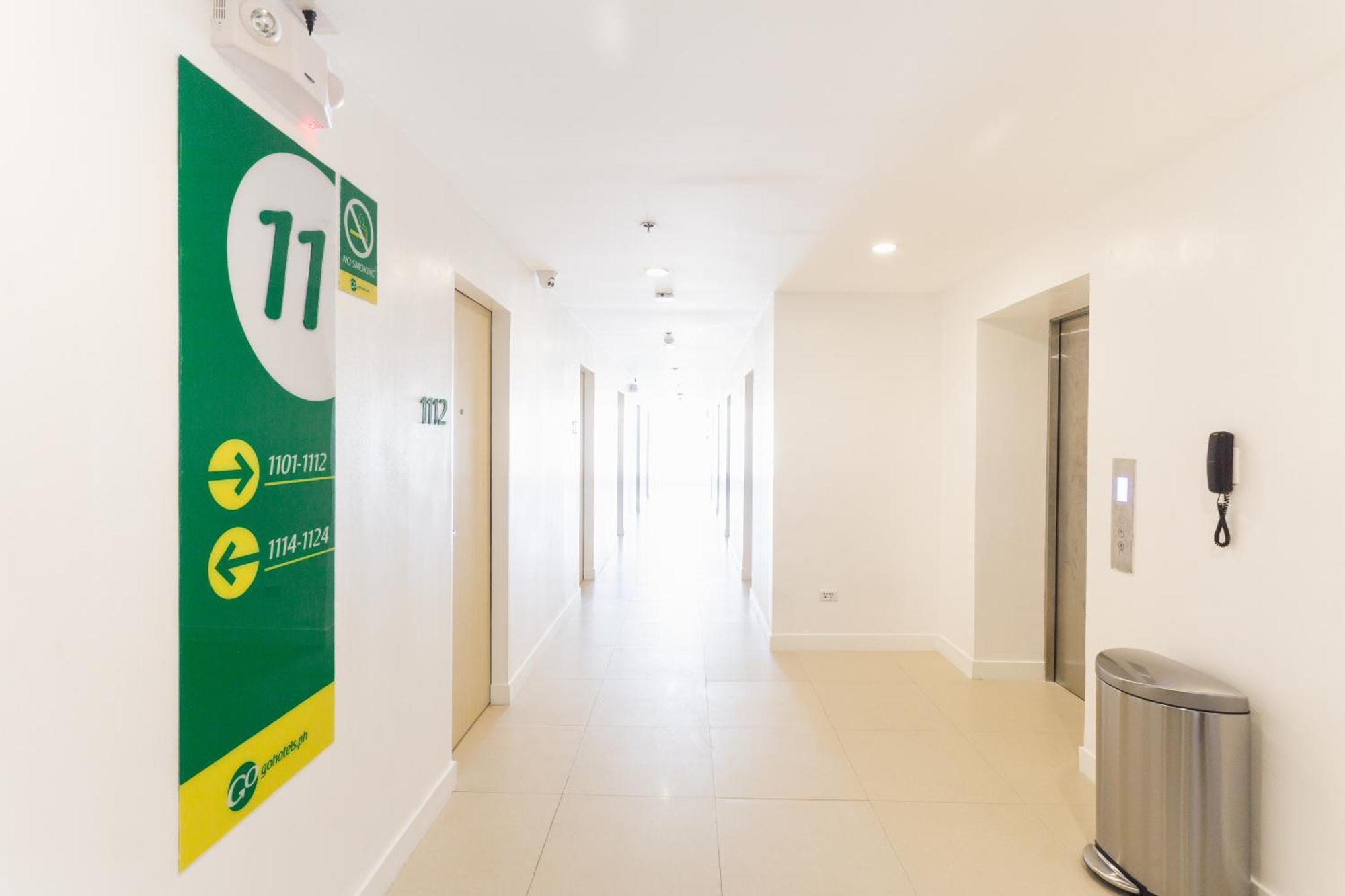 Go Hotels Timog Кесон-Сити Экстерьер фото